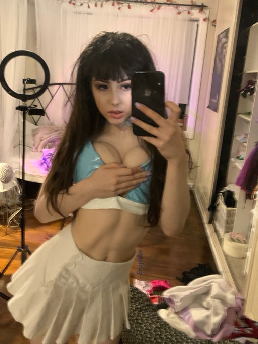 my new top makes my boobas looks nice https://t.co/XbOTGOU7RU