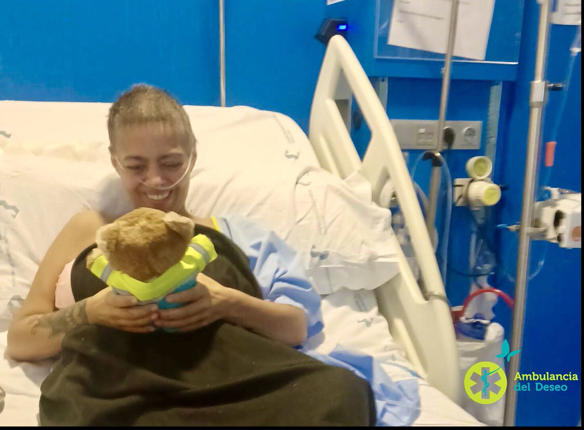 AmbuDeseo's tweet photo. .
Esta vez ayudamos a cumplir su deseo a Mirta, de 44 años, con una enfermedad avanzada, que deseaba poder regresar a su país natal, #Paraguay, y pasar esta etapa de su vida arropada por su familia y seres queridos.
Gracias por tanta #EnergíaSolidaria https://t.co/Dwqcu152Sw