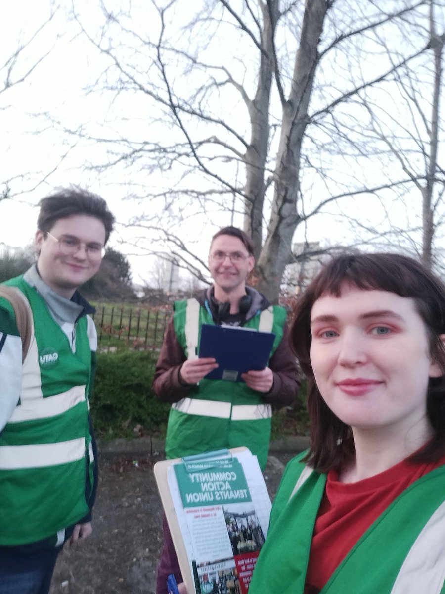 KildareCatu's tweet photo. Gorgeous gorgeous days mean plenty of more doorknocking ahead in Maynooth/North Kildare ☀️🚪 If you're from the area and would like to join us next time, get in touch! https://t.co/OXqhyKtxi8