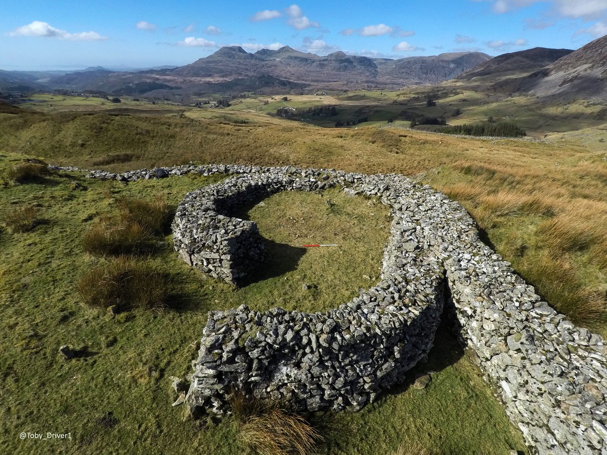 Toby_Driver1's tweet photo. #HillfortsWednesday One of the key hillforts of the Welsh Iron Age is Bryn y Castell, Llan Ffestiniog, where excavations by Peter Crew revealed late prehistoric & Roman #ironworking. The door of this specialised 'snail shell' house was designed to funnel wind into the furnaces 🔥 https://t.co/WPghpDAnfs