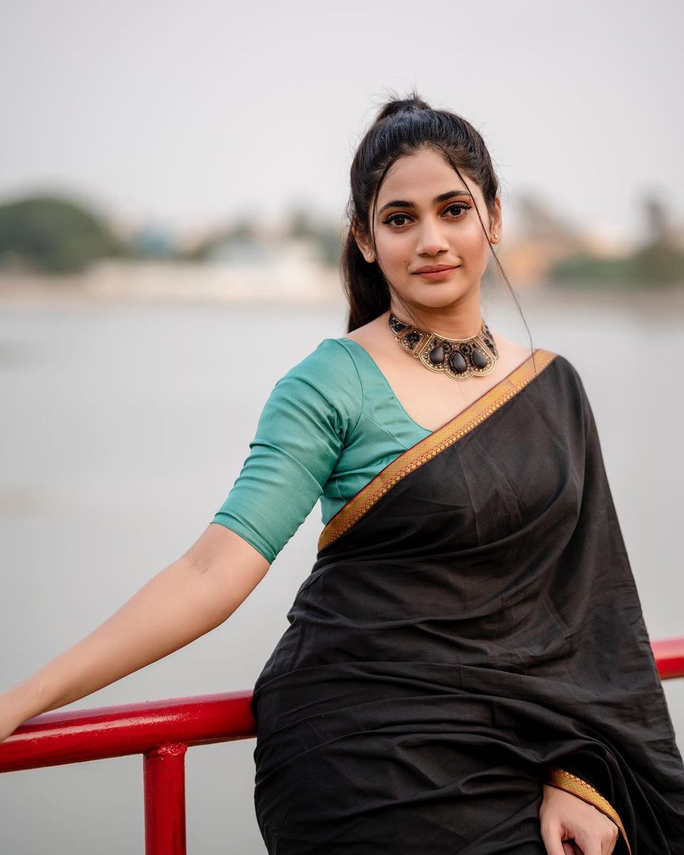 imjadhavtushar's tweet photo. Happy birthday to Actor #Losliya 😊 

Have a great year ahead... 😊 

#HBDLosliya 
#HappyBirthdayLosliya

@teamaimpr https://t.co/3WpYLnrla6