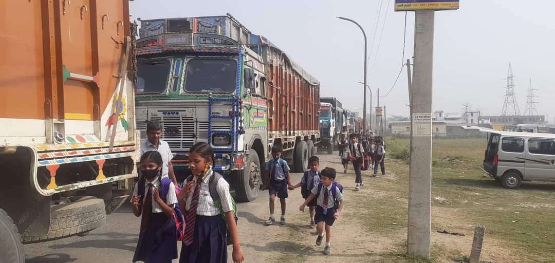 amarjit20062846's tweet photo. NH80  आय दिन दुर्घटना और जाम की समस्या कोई देखने वाला नहीं है  डबल इंजन की सरकार है सांसद विधायक महोदय  भी बीजेपी का  फिर भी ये हाल है! @nitin_gadkari @NitishKumar @PMOIndia @aajtak @ndtvindia @KashishBihar @News18Bihar @ETVBharatBR https://t.co/7muozSHMXh