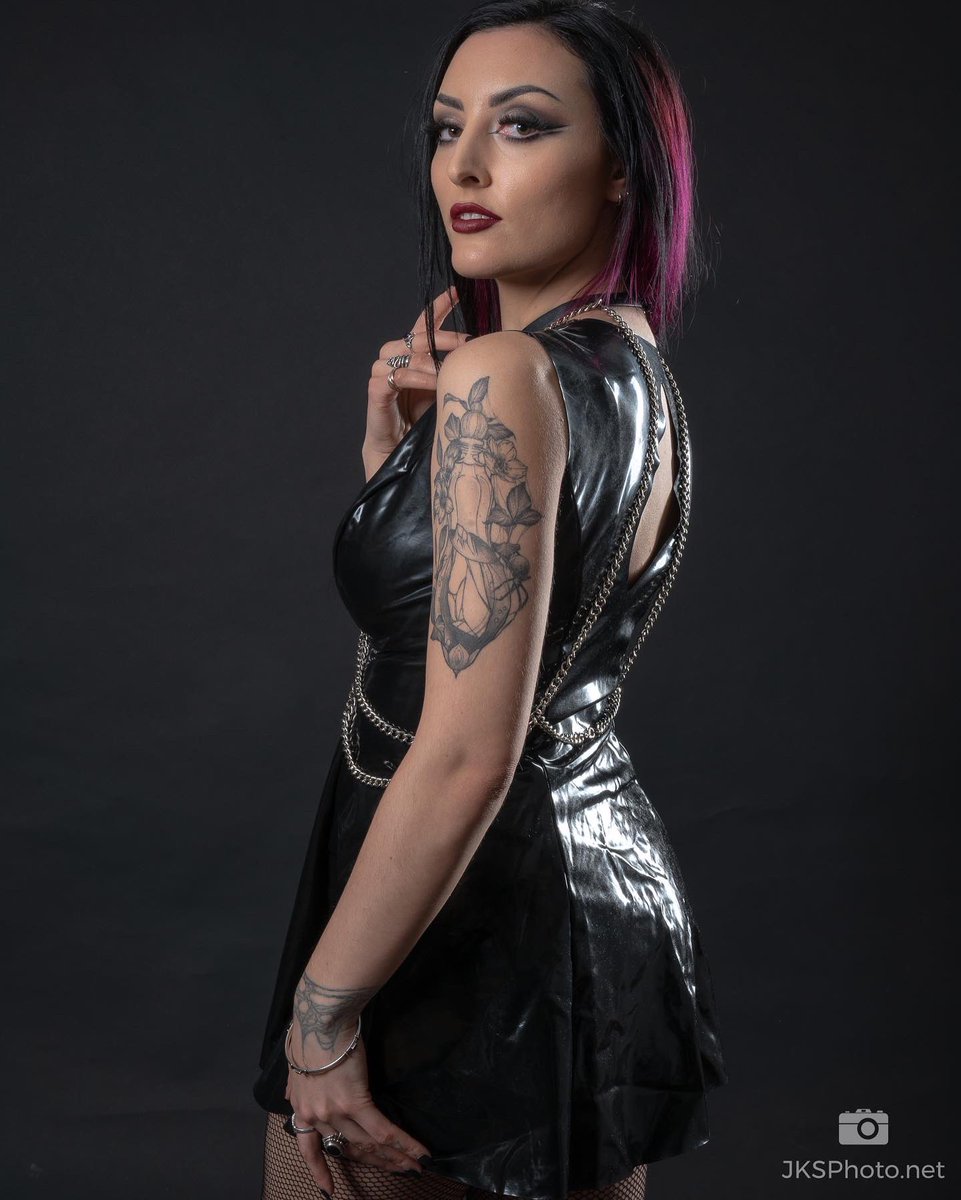 jksphoto1's tweet photo. Next up we added a 2nd light into the shoot to add some separation from the background. I like the way this creates a 3D effect.
Lit using 2 @pixapro Storm 600's
#alternativemodeling #alternativegirl #altfaahion #alternativelook #girlswithtattoos #girlswithink #inkedbeauty https://t.co/cLhoTVr5LQ