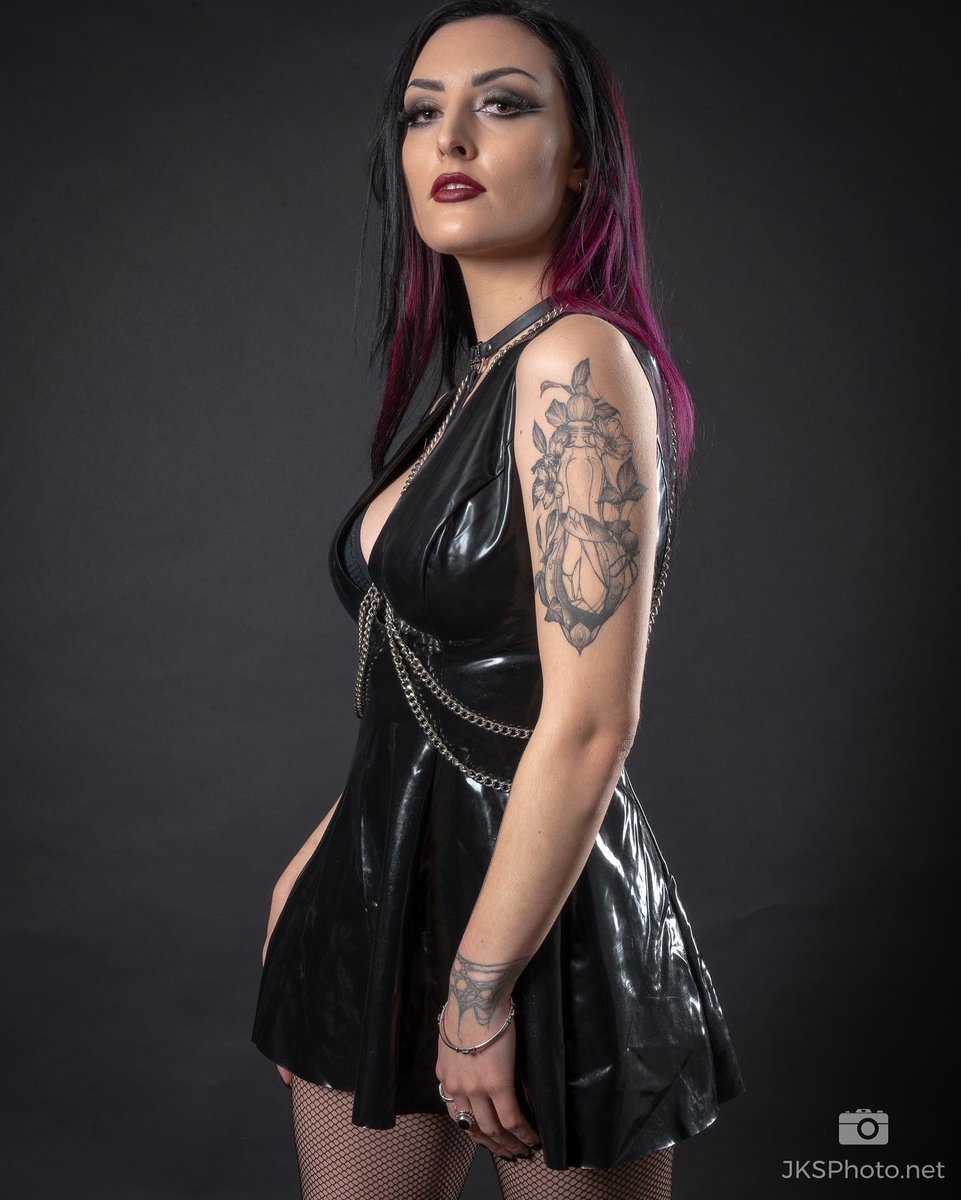 jksphoto1's tweet photo. Next up we added a 2nd light into the shoot to add some separation from the background. I like the way this creates a 3D effect.
Lit using 2 @pixapro Storm 600's
#alternativemodeling #alternativegirl #altfaahion #alternativelook #girlswithtattoos #girlswithink #inkedbeauty https://t.co/cLhoTVr5LQ