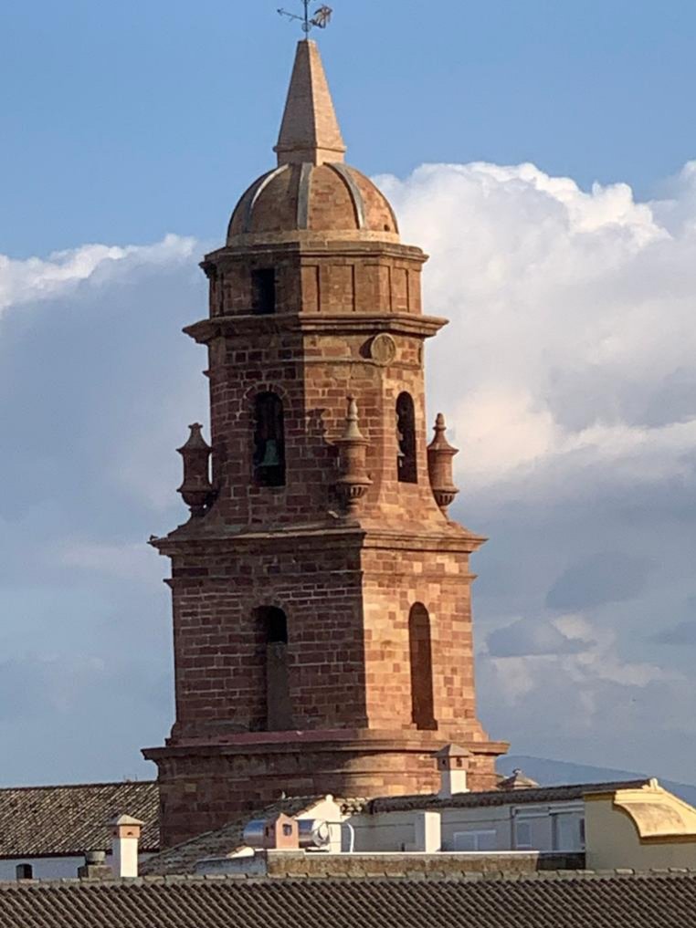 Buenos días Andújar, el pronóstico del tiempo para hoy es de cielos cubiertos y lluvia. La temperatura máxima será de 21°C. Os deseamos feliz miércoles.