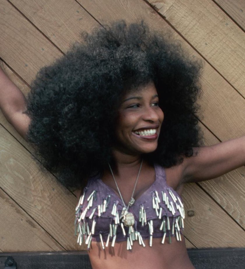 MoorInformation's tweet photo. March 23, 1953 — Grammy Award winning singer Chaka Khan was born. https://t.co/ikI3yBSajM