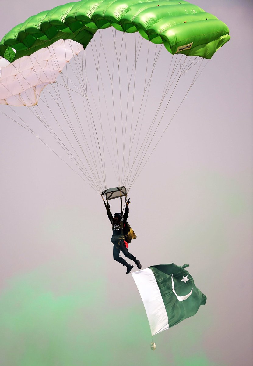 Maulana_says's tweet photo. This day marks one of the greatest moments the history and teaches us the real meaning of being resolute, Today our nation is our responsibility and with commitment, we shell serve Pakistan 💓 
#HappyPakistanResolutionDay 🇵🇰
#یوم_پاکستان https://t.co/MGuSCUFtyL