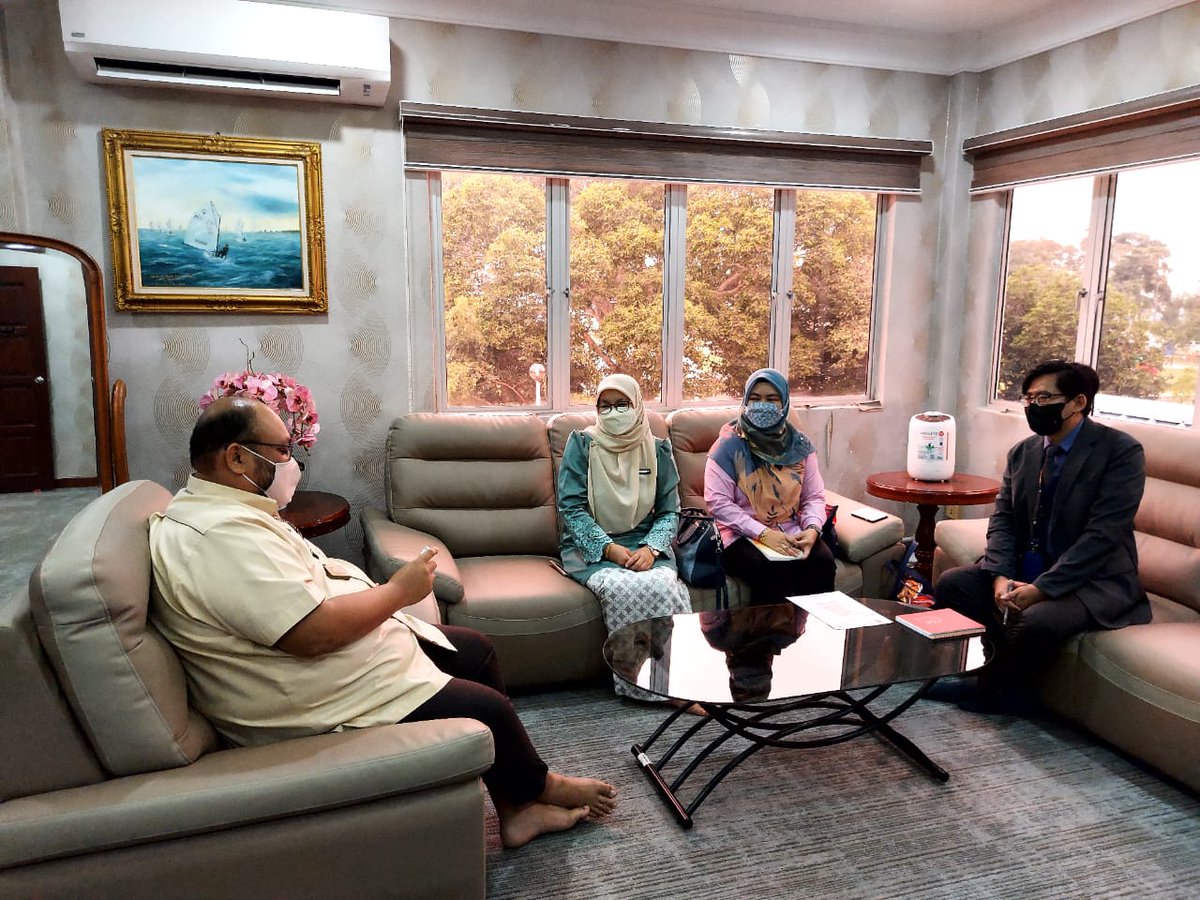 FAMASelangor's tweet photo. 23 Mac 2022 | Rabu | Majlis Perbandaran Kuala Langat

Kunjungan Hormat YBrs. Puan Aiada Binti Abdul Rashid, Pengarah FAMA Negeri Selangor ke Pejabat YBhg. Dato' Amirul Azizan Bin Dato' Sri Abd Rahim, Yang Di Pertua Majlis Perbandaran Kuala Langat. https://t.co/qHQzUVdNDQ