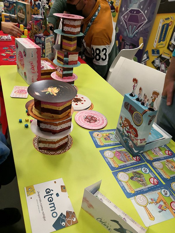 dacilmp's tweet photo. La de cositas chulas que nos trajo @atomoeditorial a #Interocio2022 😍😍😍 #juegosdemesa #StoryColors #buscapistas #cakes Y nos contaron un proyecto futuro muy interesante basado en #PrincesasDragón @FeriaInterOcio
https://t.co/EcFTLn0nCf https://t.co/IgY13yKBEP