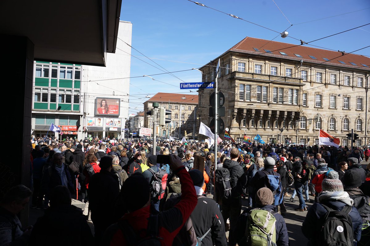 derliebeMichi's tweet photo. Vor zwei Jahren war für mich mit #ks2003 rückblickend eine der schönsten Demos, auf der ich jemals war.
Ich habe dort @Klausi2H und @moppedjoe das erste Mal persönlich kennengelernt. ☺️
Wer hätte damals gedacht, dass DIE die Pandemie so lange am Leben erhalten.
#HeinerULTRAS 🤍 https://t.co/k7mPj9LUph