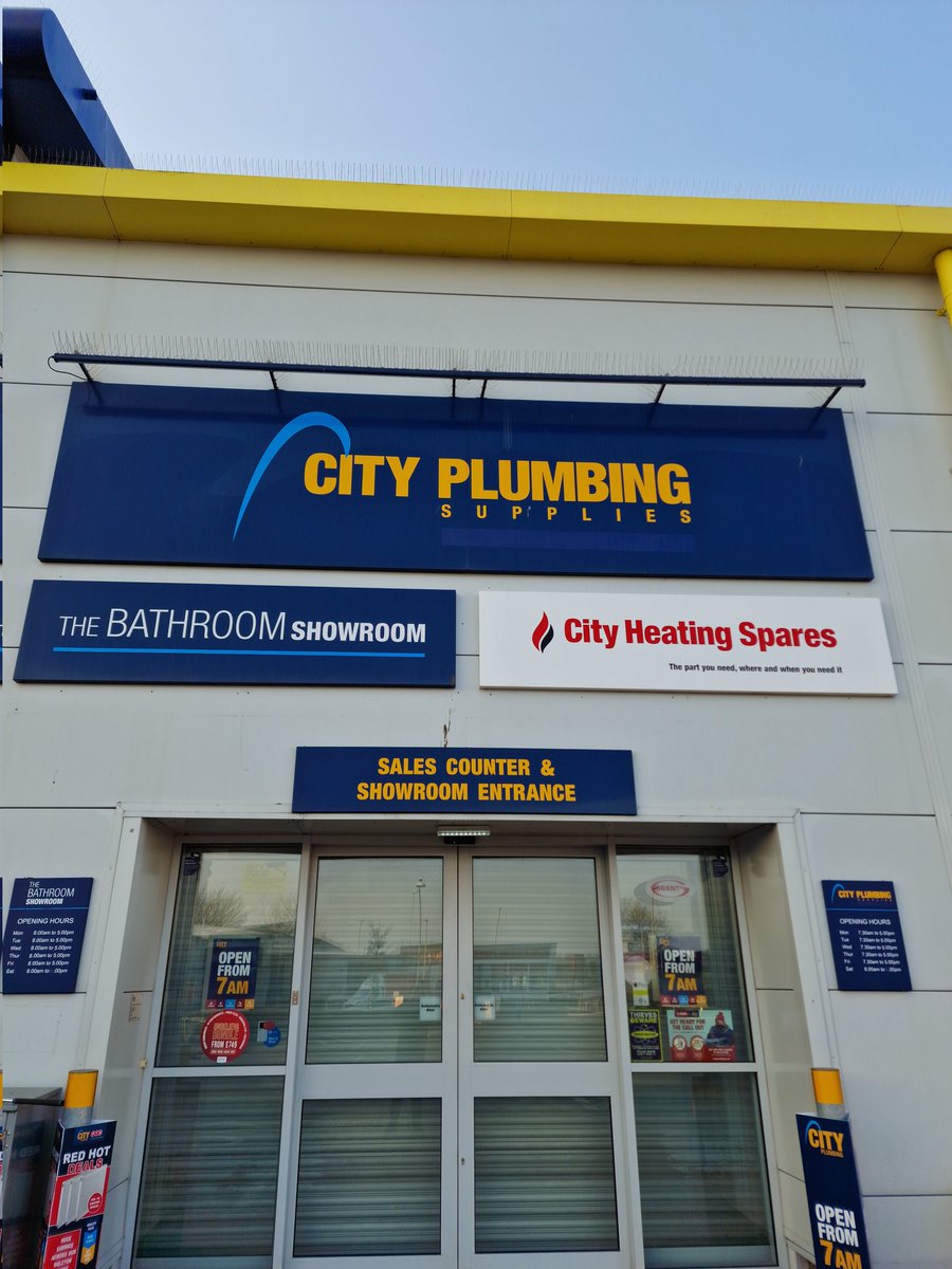 Salamander_Sean's tweet photo. @CityPlumbingUK #Gloucester is the venue for this mornings @salamanderpumps #MainsBooster event. 

Perfect Putt and win some 🍺 

Grab a sausage or 🥓 roll and learn all about our #MainsBooster #Solutions 

#WorkingTogetherToAchieveMore https://t.co/3wIbENtHWh