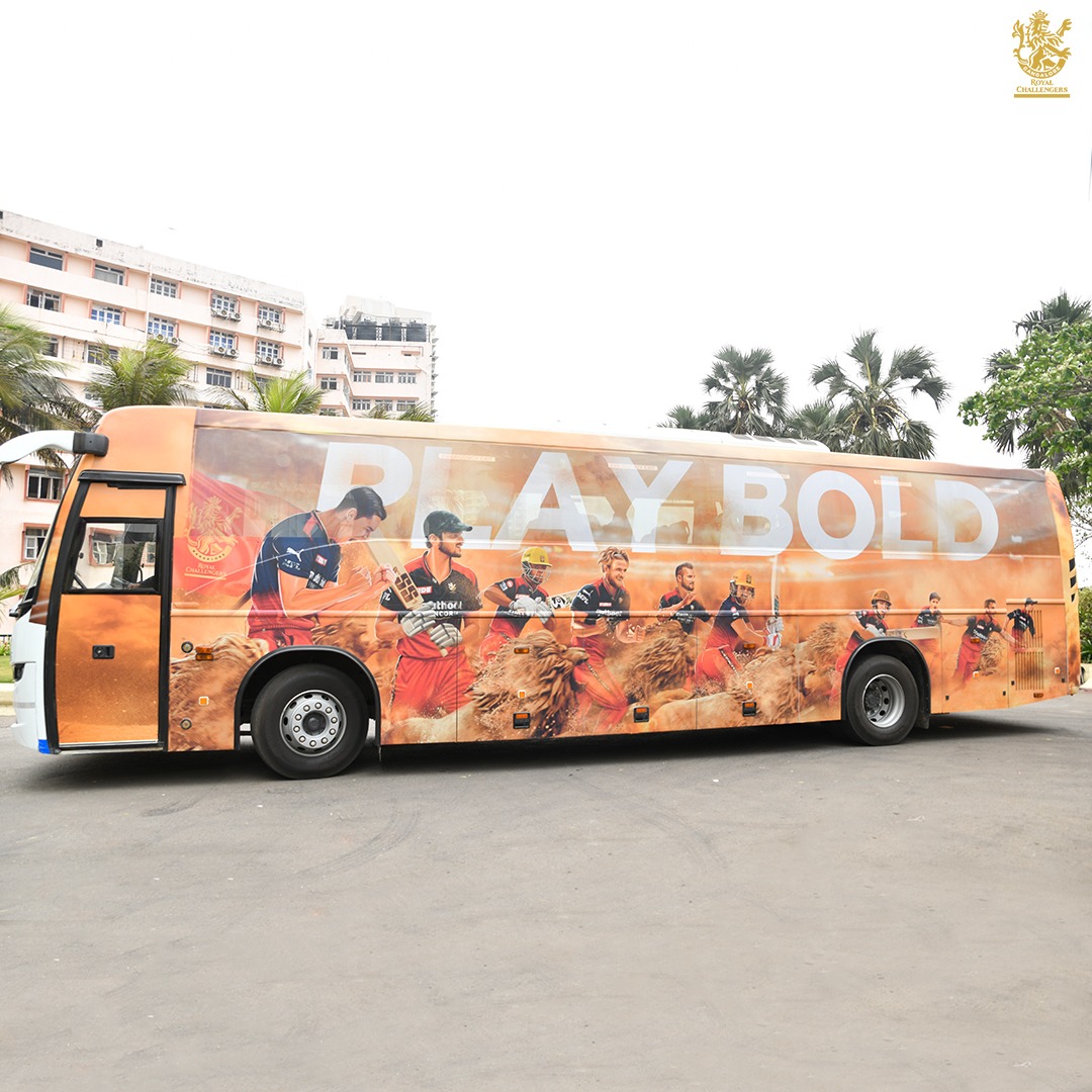 RCBTweets's tweet photo. The Bold wagon has arrived. 🔥

#PlayBold #WeAreChallengers #IPL2022 #Mission2022 https://t.co/v92RQAeI6J