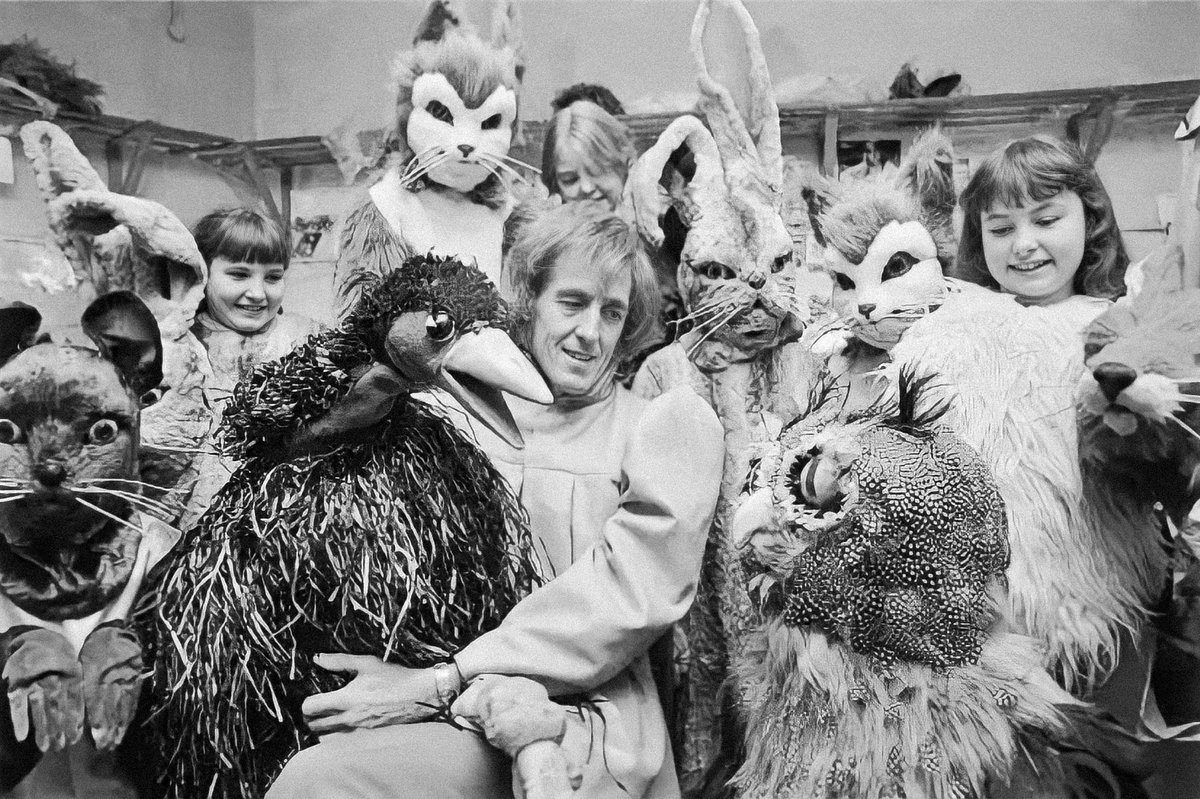 PeteCCatholic's tweet photo. And to think, people used to find Rod Hull's Emu frightening! #rodhullandemu #EBC1 https://t.co/alrIeBJ6sq