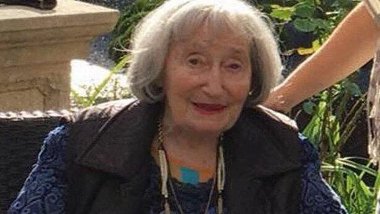 Le 23 mars 2018, Il y a 4 ans jour pour jour, Mireille #Knoll était assassinée chez elle parce qu’elle était juive. Une rescapée de la Rafle du Vel d'Hiv victime 76 ans plus tard de cet #antisémitisme que l’on dit « nouveau ». Toutes nos pensées à sa famille. #Neverforget