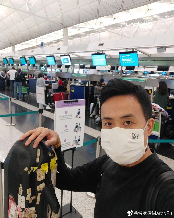 PDChinaSports's tweet photo. “Back in the game after a two-year rest! I’m on my way to England for the World Championship.” #Snooker star Marco Fu Ka-chun shared photos on Weibo. At the age of 44, @Marcofu18 announced his return earlier in March.
#MarcoFu #傅家俊 https://t.co/CH7mLtqu4G