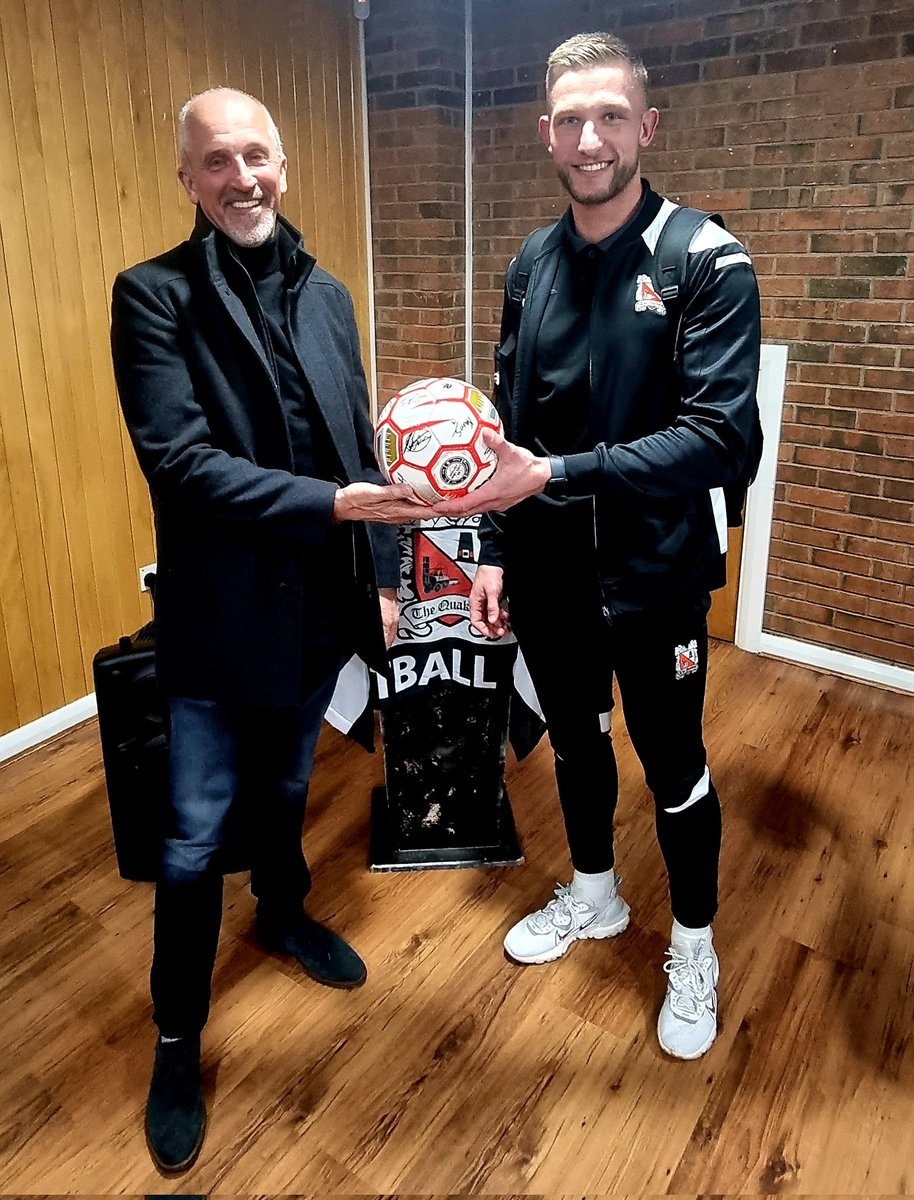 darloborn1883's tweet photo. Many thanks to match sponsor @AtkinsonCoaches and match ball sponsor @MSGBikeGear and to MOTM @tommytaylor2250 a massive 3 points on our late run 🏃‍♂️ for the play offs! We couldn't could we!!!!???? https://t.co/kj6GE1rWAY