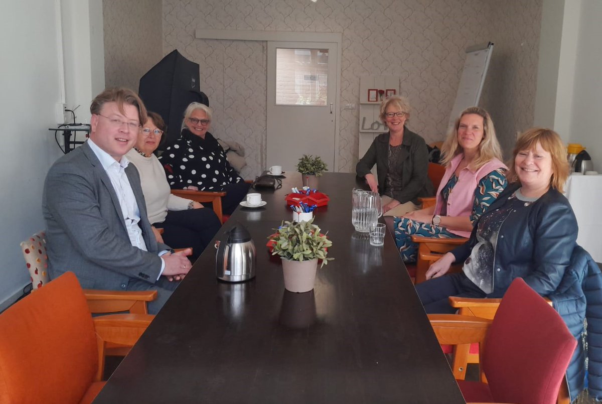 Branchevereniging Actiz is op bezoek geweest voor een hernieuwde kennismaking. Het was een waardevol gesprek met de nieuwe voorzitter Anneke Westerlaken en directie-adviseur Henriette Neuteboom.
Er is o.a. gesproken over vastgoed en wonen &amp; zorg.#beweging3 #zorgmetaandacht #actiz