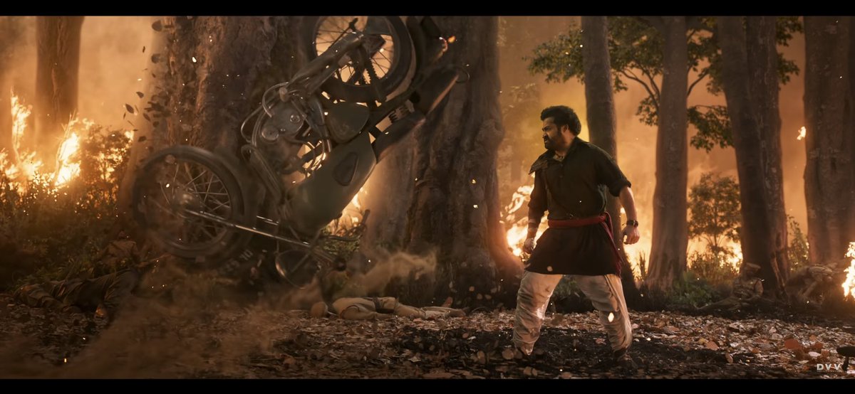 saichokkarapu's tweet photo. it’s time for Telugu movie lovers to stop wars and support every actor accordingly as a character’s portrayed in the movies. We can absolutely see no differences between @tarak9999 and @AlwaysRamCharan. @ssrajamouli @NTRArtsOfficial @KonidelaPro @NTRFanTrends @TrendRamCharan wow https://t.co/id0FM7Ox73