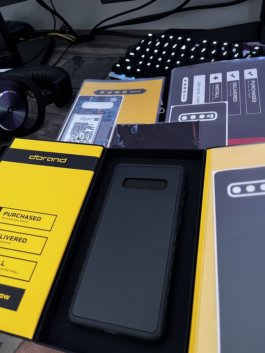 JobenIRL's tweet photo. 🖕🏼🤗 nice touch… Thanks ⁦@dbrand⁩ ⁦@Mrwhosetheboss⁩ ⁦@MKBHD⁩ https://t.co/FJwilSv6gu