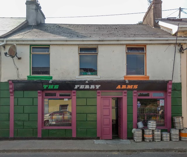 randompubbot's tweet image. The Ferry Arms; Ferry Point, The Dockyard, Co. Cork, Ireland google.com/maps/place/?q=…