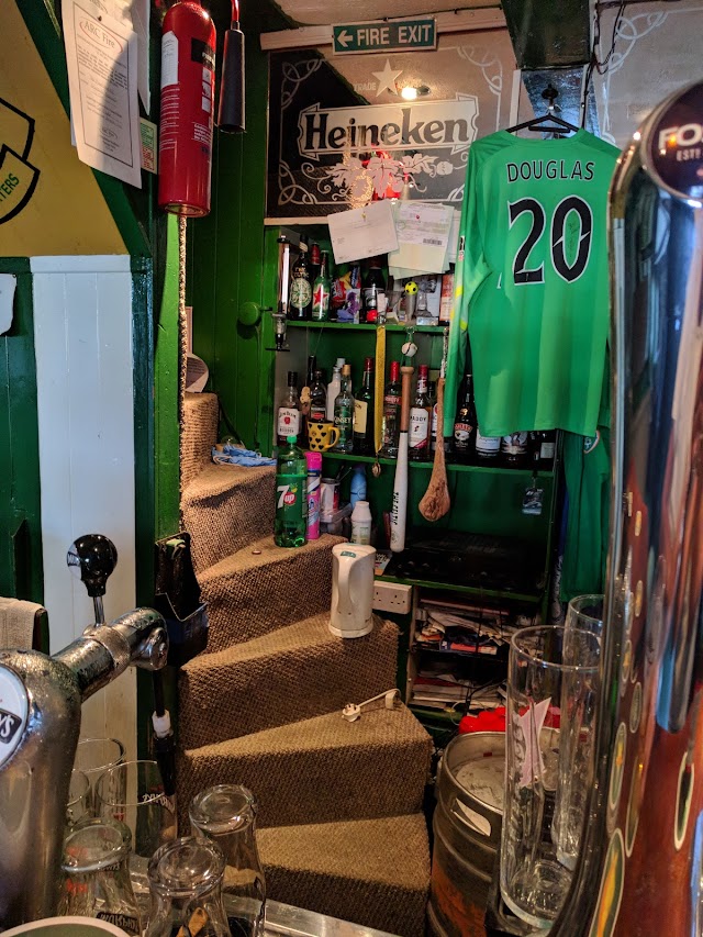 randompubbot's tweet image. The Ferry Arms; Ferry Point, The Dockyard, Co. Cork, Ireland google.com/maps/place/?q=…