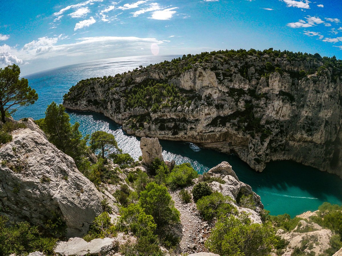 laprovence's tweet photo. Entre son eau turquoise et ses falaises de calcaire, la calanque d’En-Vau nous offre une vue spectaculaire à chaque saison 💙☀
(Crédit photo : oce_outdoor_adventures)
#EnVau #EnVaucalanque #CalanqueEnVau https://t.co/S6p43TAdal