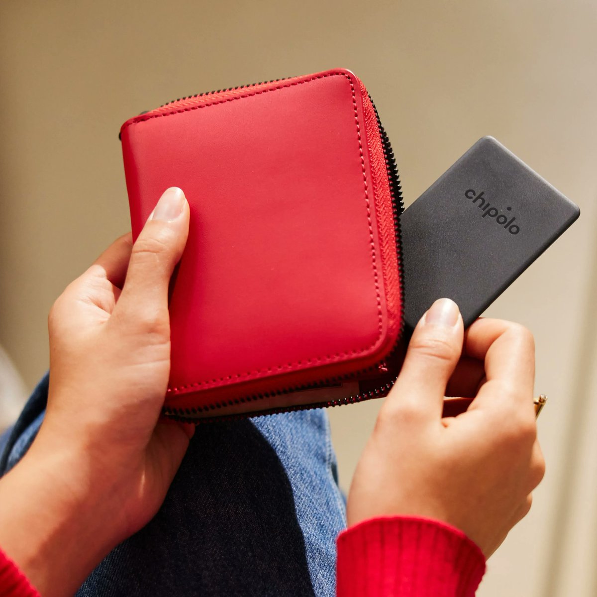 ChipoloTM's tweet photo. Chipolo CARD spot is very thin only 2,4 mm (0,09 inch) and the same size as a regular credit card so you can slip it right into an unused card slot. 

Always know where your wallet is, use Find My app to locate it. 
Link in bio!

#ChipoloCARDSpot #Chipolo #walletfinder #findmy https://t.co/0YrnYQjS6Z