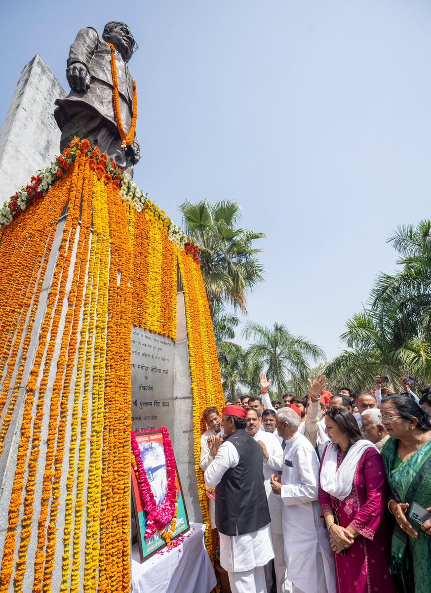 विधानसभा में उप्र के करोड़ों लोगों ने हमें नैतिक जीत दिलाकर ‘जन-आंदोलन का जनादेश’ दिया है। इसका मान रखने के लिए मैं करहल का प्रतिनिधित्व करूँगा व आज़मगढ़ की तरक़्क़ी के लिए भी हमेशा वचनबद्ध रहूँगा।

महंगाई, बेरोज़गारी और सामाजिक अन्याय के ख़िलाफ़ संघर्ष के लिए ये त्याग ज़रूरी है।