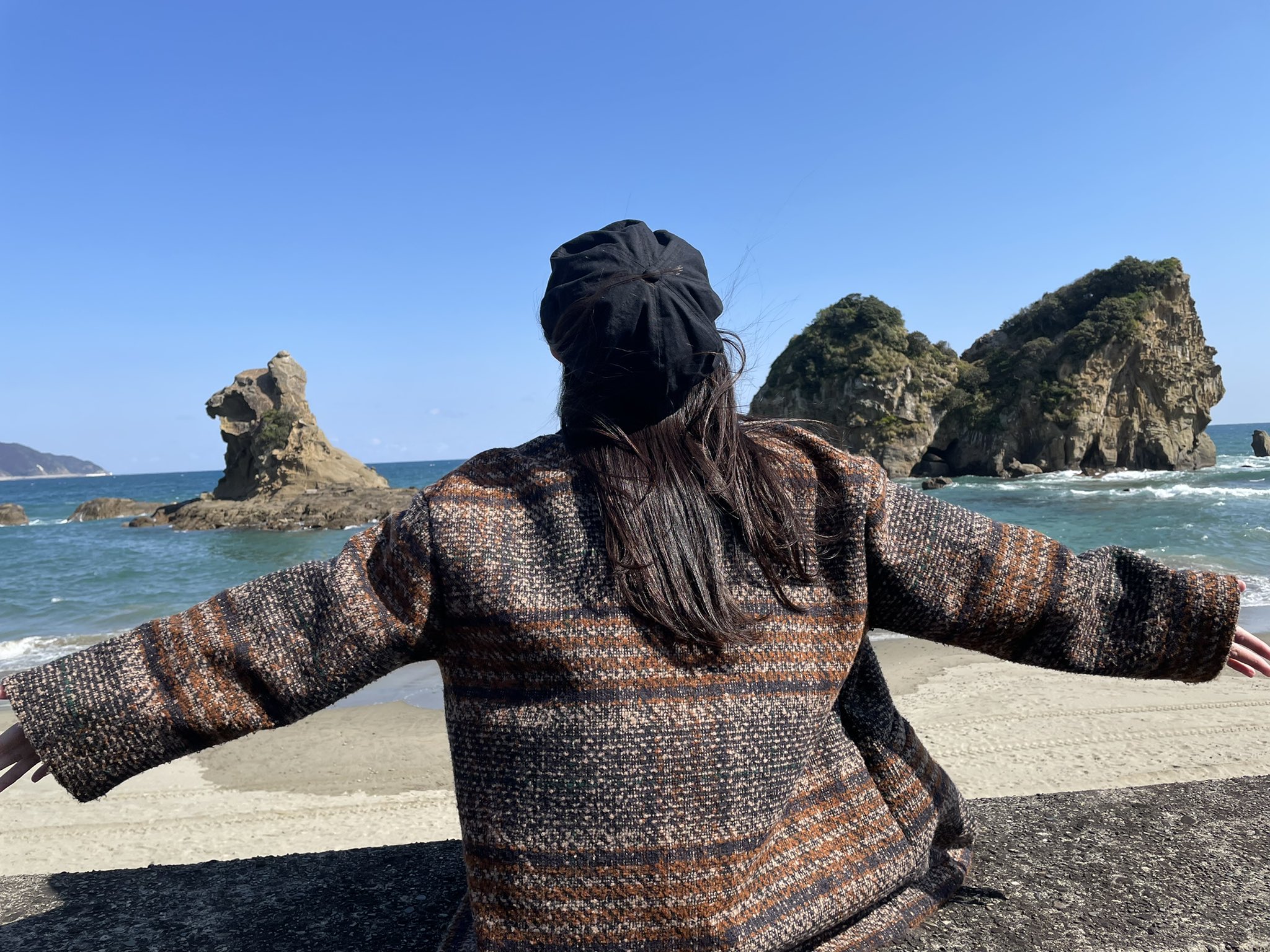 上見天乃 Akb48 ライオン岩 がしっかり映ってる写真を ちょこんって座ってる感じが可愛くて海を見守ってる感がカッコいいんだあ この日はめっちゃ風が強かったなあ 海ってなんでこんなに落ち着くと ライオン岩みに行ってみてね 宮崎県