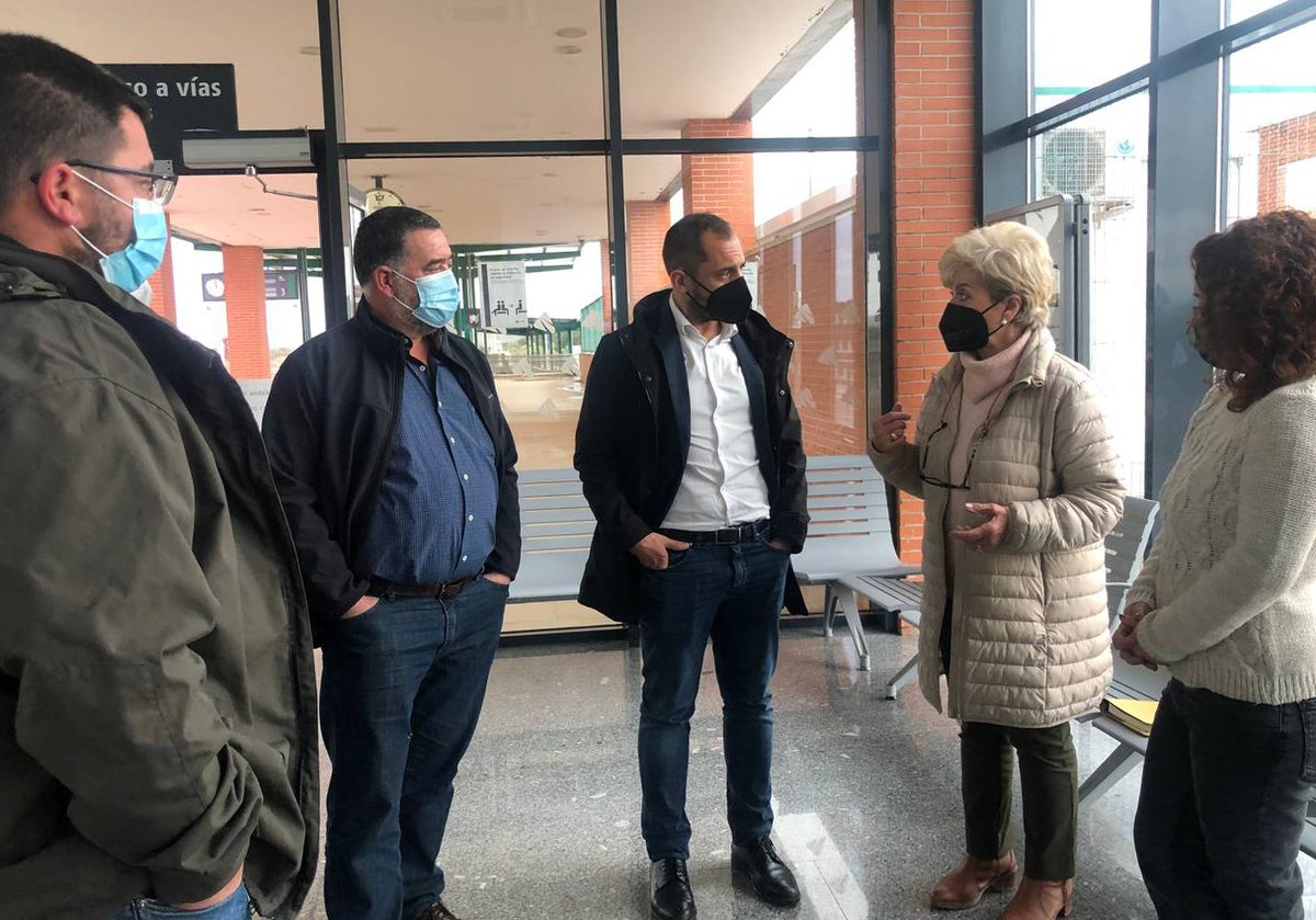 🚉 No consentimos que condenen a la desaparición la estación de Villanueva de Córdoba a base de menos trenes y horarios inasumibles.

Asumimos las reivindicaciones de 'Que pare el tren en Los Pedroches' y apoyaremos la movilización del 3 de abril.

📰 cordopolis.eldiario.es/mas-noticias/u…