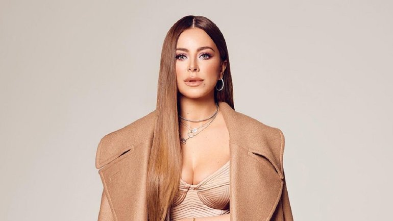 продюсер ани лорак. ани лорак сейчас 2021. ани лорак 2024 новая. ани лорак 2024 новая. ани лорак похожа на семенович.