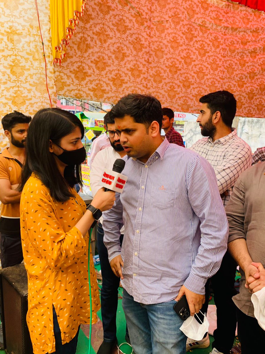 Neerajkundan's tweet image. कई दिनों से अनशन पर बैठे विभिन्न भर्तियों के छात्रों के बीच पहुंचकर उन्हें सम्बोधित किया। #ExtraAttemptForAll के हक की लड़ाई में शुरुआत से NSUI छात्रों के साथ मजबूती से खड़ी है। UPSC, JEE, railway, Army, SSC व IBPS की सभी परीक्षाओं में छात्रों को उम्र सीमा में छूट दी जानी चाहिए।