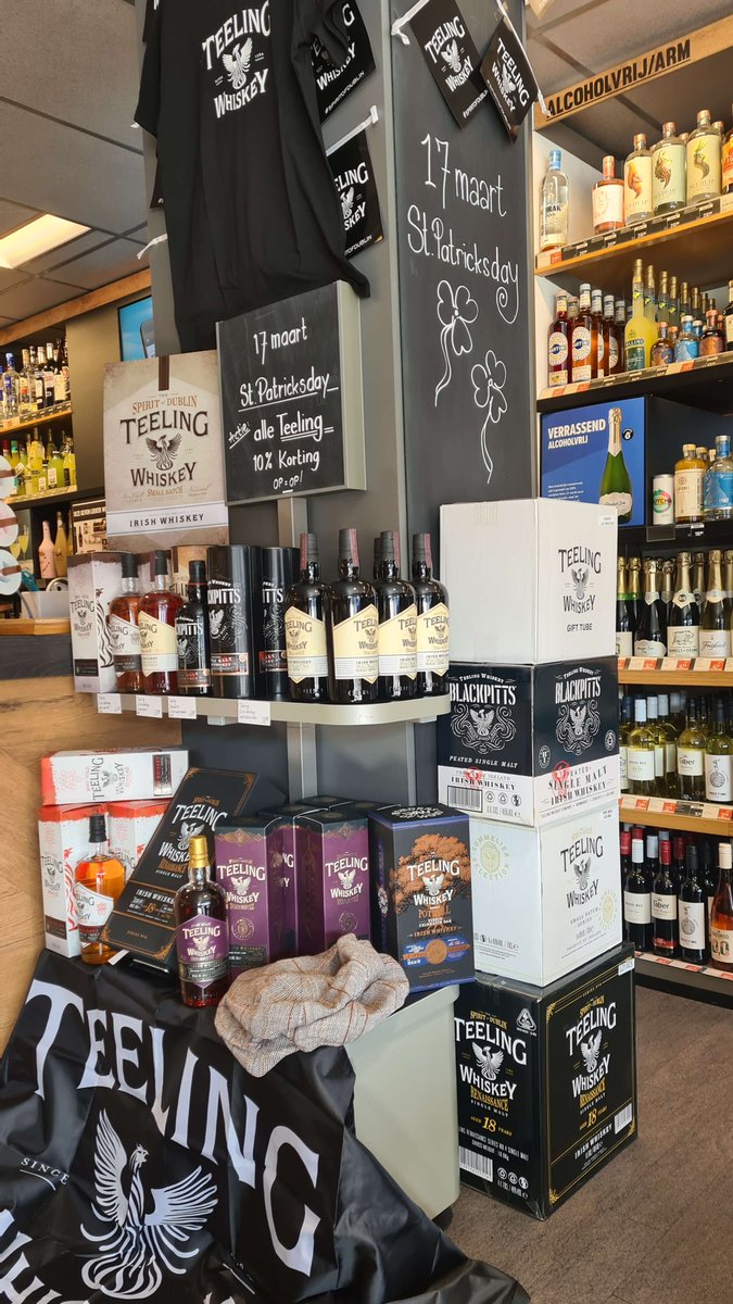 Dit is de inzending van Gall&amp;Gall Son en Breugel voor de Teeling St. Patrick's Day Actie. We zien een prachtig versierde pilaar in het midden van de winkel🍀. Daar kun je niet omheen!

Proost 🥃🍷