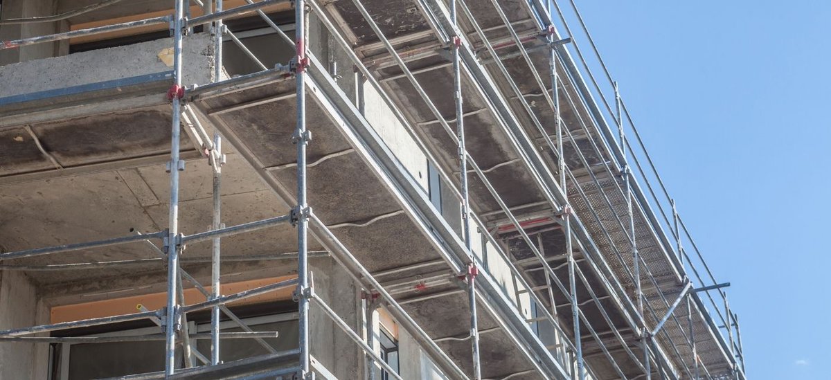 En 2021, les ventes de logements neufs ont été inférieures de 12% à celles de 2019 ! 📉 Ils s’établissent à 147 112 #logements ! 🏡 Le logement, une situation critique pour 8 français sur 10. Retrouvez toutes les informations sur la situation act mon.actuonline.net/r/gj9txmc