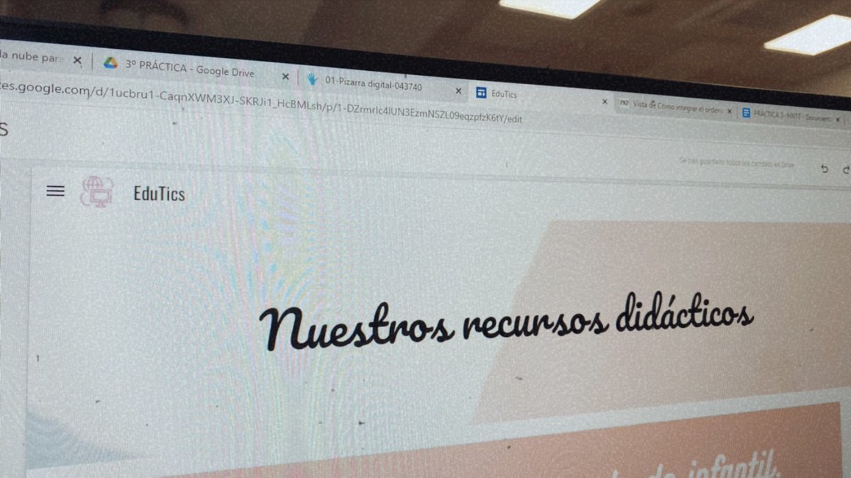 EduTics10's tweet photo. Comenzamos con la tercera práctica. 
 
Ⓝⓤⓔⓢⓣⓡⓞⓢ  ⓡⓔⓒⓤⓡⓢⓞⓢ 
ⓓⓘⓓⓐⓒⓣⓘⓒⓞⓢ 🖥 

#UCAMTIC22 #EDUCACION #EduTics https://t.co/ziPmeoy2Ec