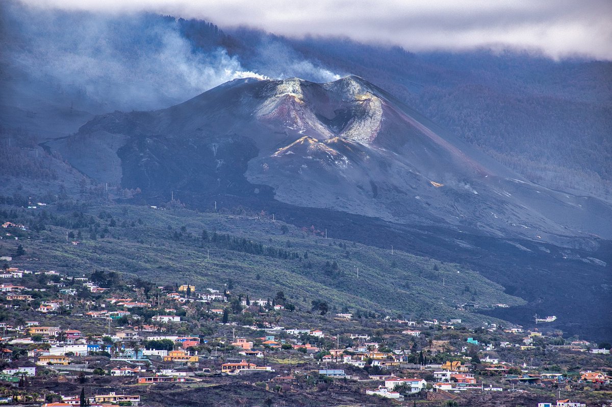 Y seis meses después...
-Volcán en Cumbre Vieja, 22/03/2022-
#LaPalma #volcanLaPalma #mauro_fotos