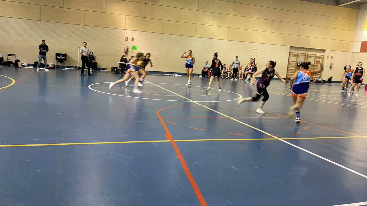 oldSchoolBasket's tweet photo. 🏀 1ª Nacional Femenino A2:
Ortofarma OSB 56 - 49 El Basket es Vida JLA
#ortofarmaromareda #letsgoldschool #oldschoolfamily #oldschoolspirit https://t.co/8yJFAg3GLh