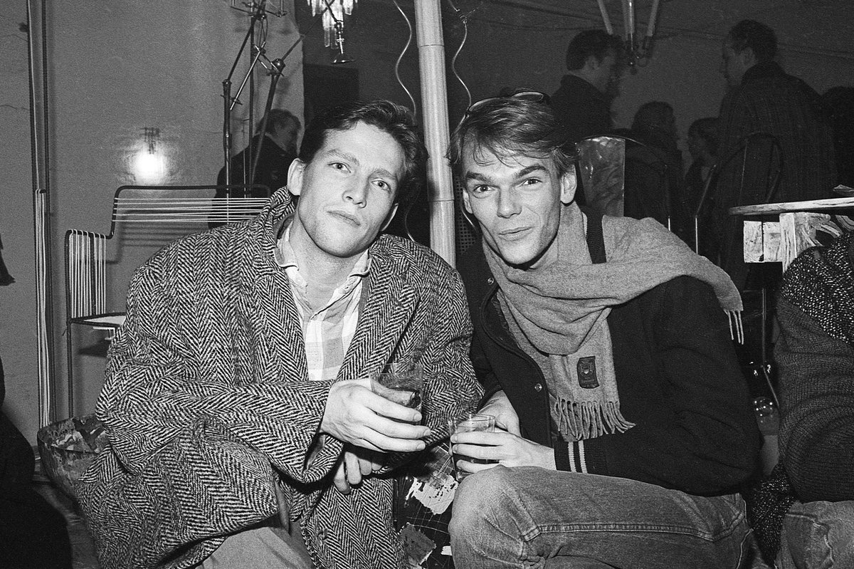 Der Zimmermänner Podcast

Das Warten hat ein Ende: Endlich beglücken auch Detlef Diederichsen und meine Wenigkeit euch mit einem eigenen Podcast. Dabei geht es hauptsächlich um unser kürzlich erschienenes Greatest Hits Album »Die Goldene Stunde«. open.spotify.com/episode/4s9Dqj…