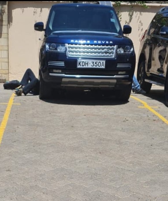 Hii gari inafanyiwa ile kitu....🙆‍♂️