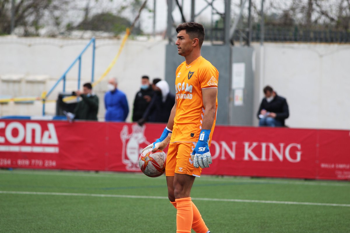 UCAMMurciaCF's tweet photo. 🍰 #CanteraUCAM | Hoy es el cumpleaños de @cristoegea, jugador de nuestro filial.
¡Muchísimas felicidades!🎆 https://t.co/s1nKJVqeWK