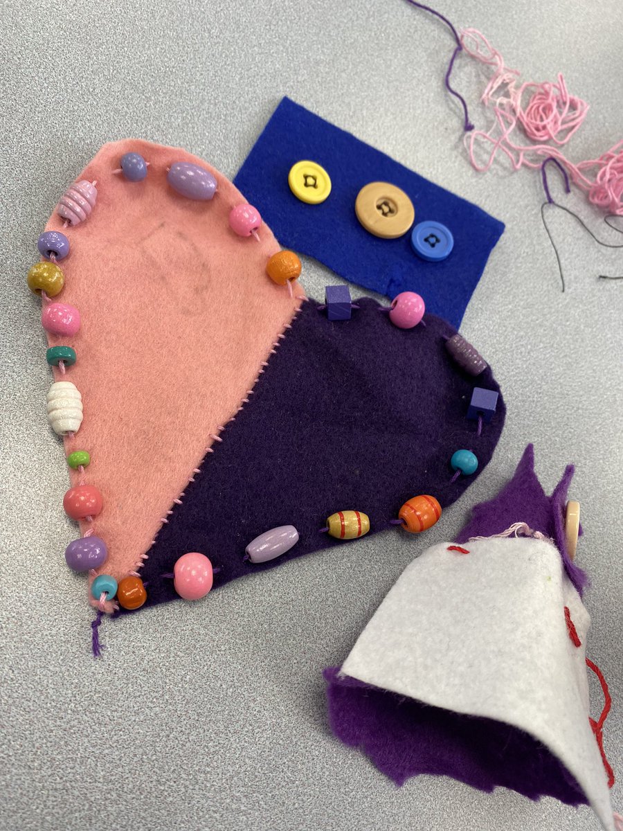 KhpaMissHall's tweet photo. Art club had a blast working with textiles yesterday! We worked together to create a decorated felt heart. @KingsHeathPri https://t.co/vs4i6XYRm3