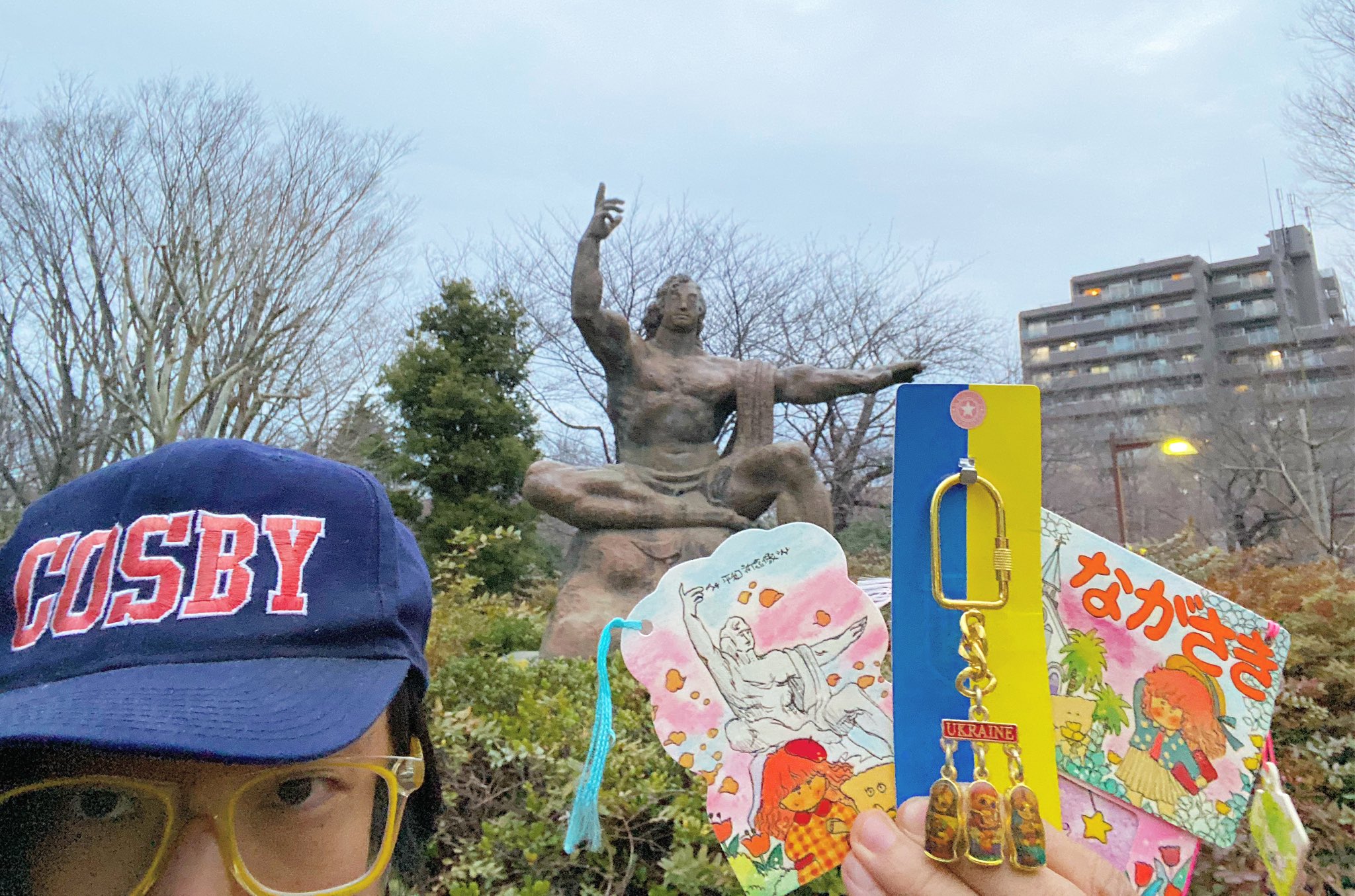 山下メロ 平成レトロ スケルトン ファンシー絵みやげ Twitterissa 平和祈念像がイラスト化されたファンシー絵しおり ながさき と平和の像 そしてウクライナのキーホルダー 新たな戦争被爆国が生まれませんように Ukraine T Co Xlg8hybzbb