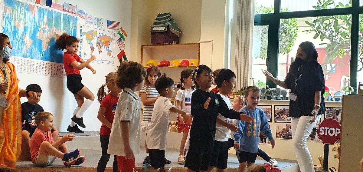 How do we express ourselves? KG1 Red Bubble does it through music and dance! #ACSlearns #IAMACS