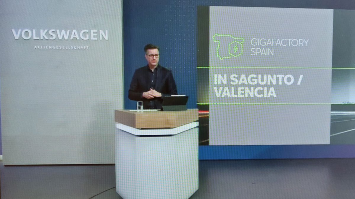 ximopuig's tweet photo. Volkswagen elige la Comunitat Valenciana. Después de un intenso trabajo, Parc Sagunt albergará la planta de baterías de VW para coches eléctricos. Creará 3.000 puestos de trabajo. 
La mejor noticia empresarial en medio siglo.
Willkommen, Volkswagen.
Benvinguts a la C. Valenciana. https://t.co/c3e80QL9zY
