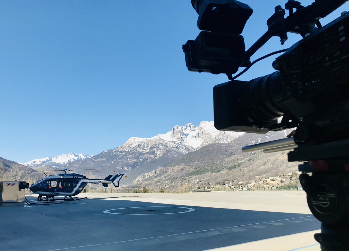 Maganach_Prod's tweet photo. Ça tourne pour #carnetsdevol @F3Occitanie !
Nouvelle émission bientôt, avec les @Forcesaeriennes de la #gendarmerienationale
Aujourd’hui, c’est le Centre de vol en montagne de #briançon qui nous accueille !
#gendarmerienationale #Hélicoptère https://t.co/THrM8qPOLI