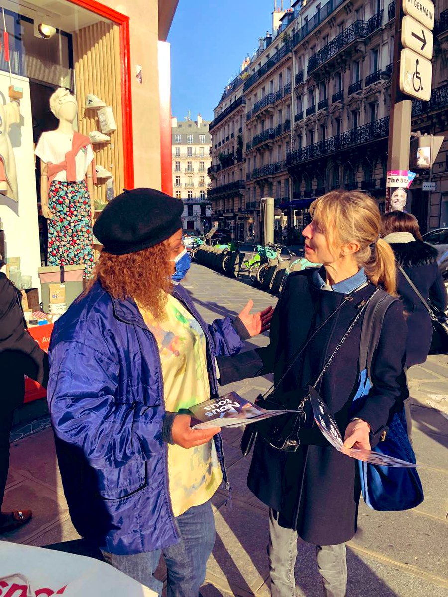CazesAngele's tweet photo. Ce matin, quartier Rennes 
#Paris6, nos voisins reconnaissent à @EmmanuelMacron des qualités exceptionnelles et la stature pour diriger le pays 👌🏼 OUI son action pendant la crise COVID a préservé le tissu économique et social de le France 🇫🇷
#EmmanuelMacronavecvous 
#5ansdeplus https://t.co/RlO7Sd4qQk