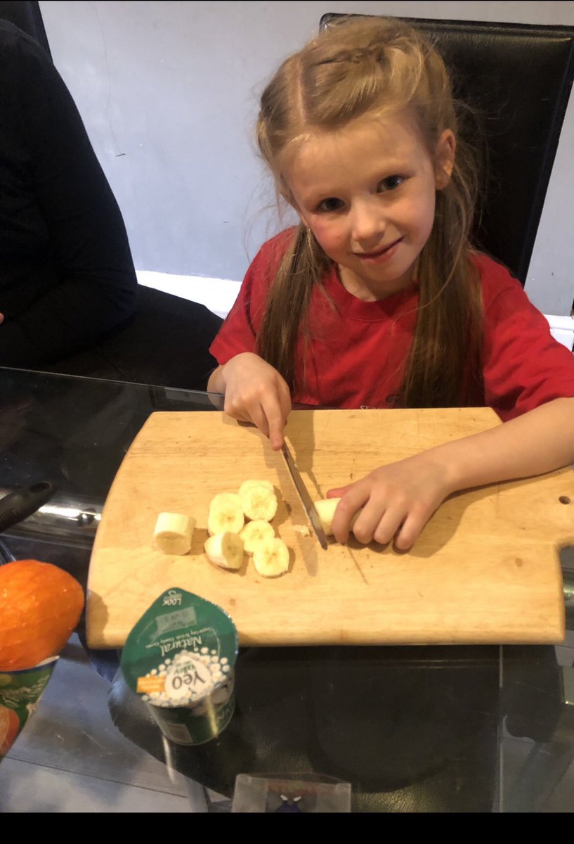 gemma1988123's tweet photo. Emily wanted to share her Blueberry buzz smoothie with you 😍. Emily really enjoyed buying the ingredients and making it. @stbartscey2 https://t.co/2QTos0a4LZ