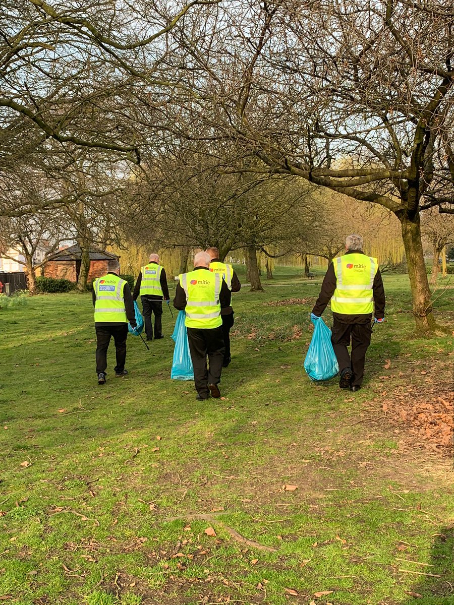 gigingemikey's tweet photo. Big Mitie Spring Clean out in the community giving back to our local area making the residents lives a little cleaner.
#givingback #BigMitieSpringClean @BWBusinessM @mitiefoundation https://t.co/35eRAGGGY1