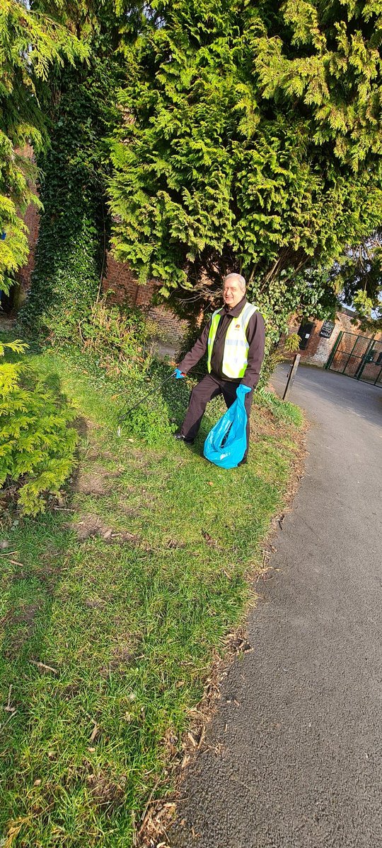 gigingemikey's tweet photo. Big Mitie Spring Clean out in the community giving back to our local area making the residents lives a little cleaner.
#givingback #BigMitieSpringClean @BWBusinessM @mitiefoundation https://t.co/35eRAGGGY1