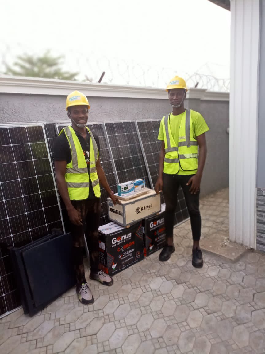 TheSolarHaven's tweet photo. Our Team @TheSolarHaven1 was at Abuja Last Week to Install our Best Selling Product 5kva 24vSolar System .The system cost 1.5m naira and can power Tv, Fans, Freezer , Pumping machine etc
To Order : Dm /Call / Whatโs 08058397042, 08103294358. #oauvc #segun #abuja #nigeria https://t.co/4KHeUi8gZ4